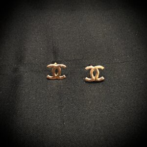Elegant 18kt Gold Studs – Timeless Luxury Earrings for Every Occasion