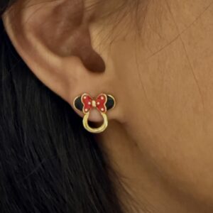 Stunning 18kt Gold Studs – Elegant Earrings for Every Occasion