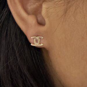 Elegant 18kt Gold Studs – Timeless Luxury Earrings for Every Occasion